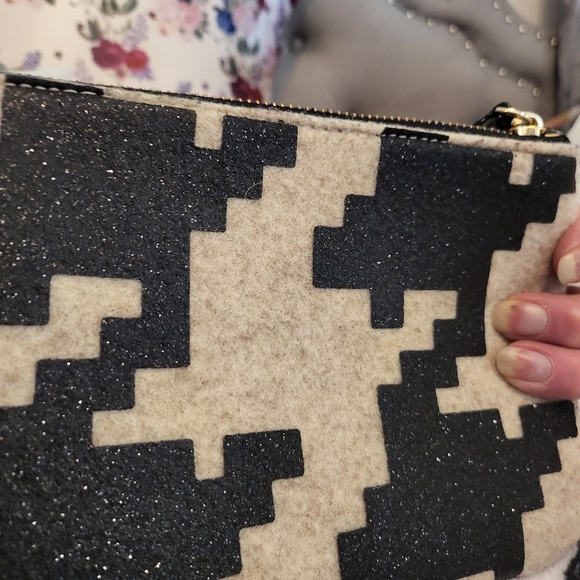 Kate Spade wristlet - Picture 2 of 3